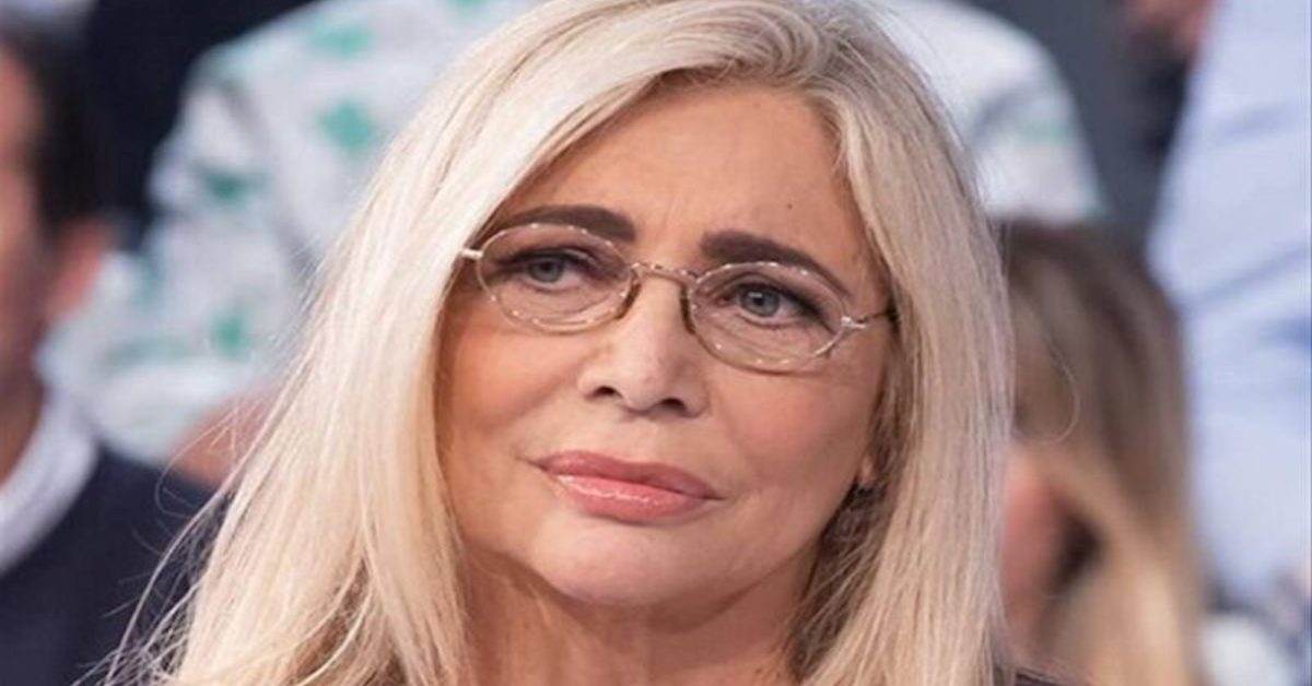 Mara Venier cade dalle scale: “ci provo ad andare in onda, penso sia una frattura al piede”