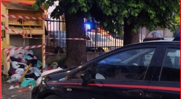 Bambino morto incastrato in un cassonetto a Bergamo