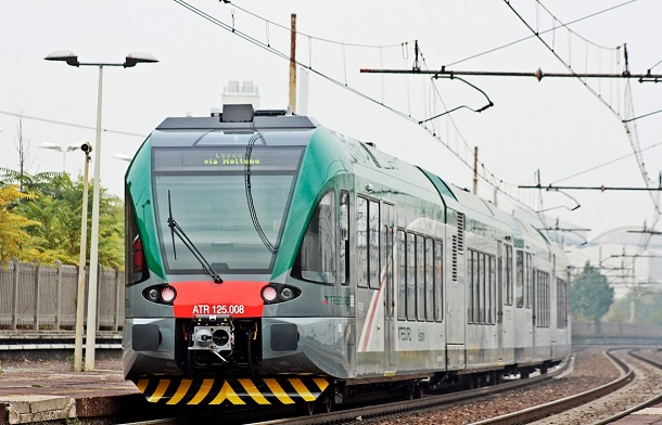 Cane difende ragazza svenuta sul treno