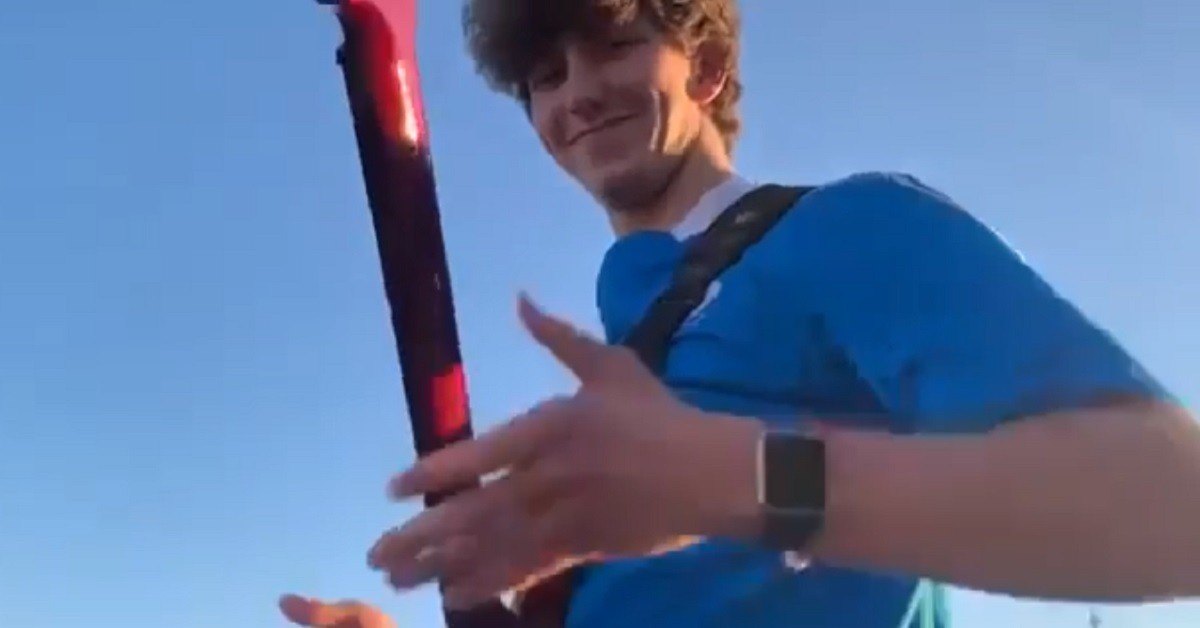 Chi è Jacopo Mastrangelo, il ragazzo che suona la chitarra sui tetti a Roma