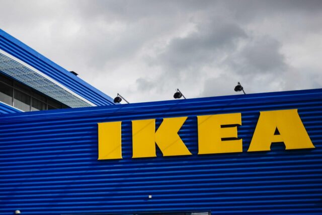 Ikea Roma Anagnina fila chilometrica fuori il negozio