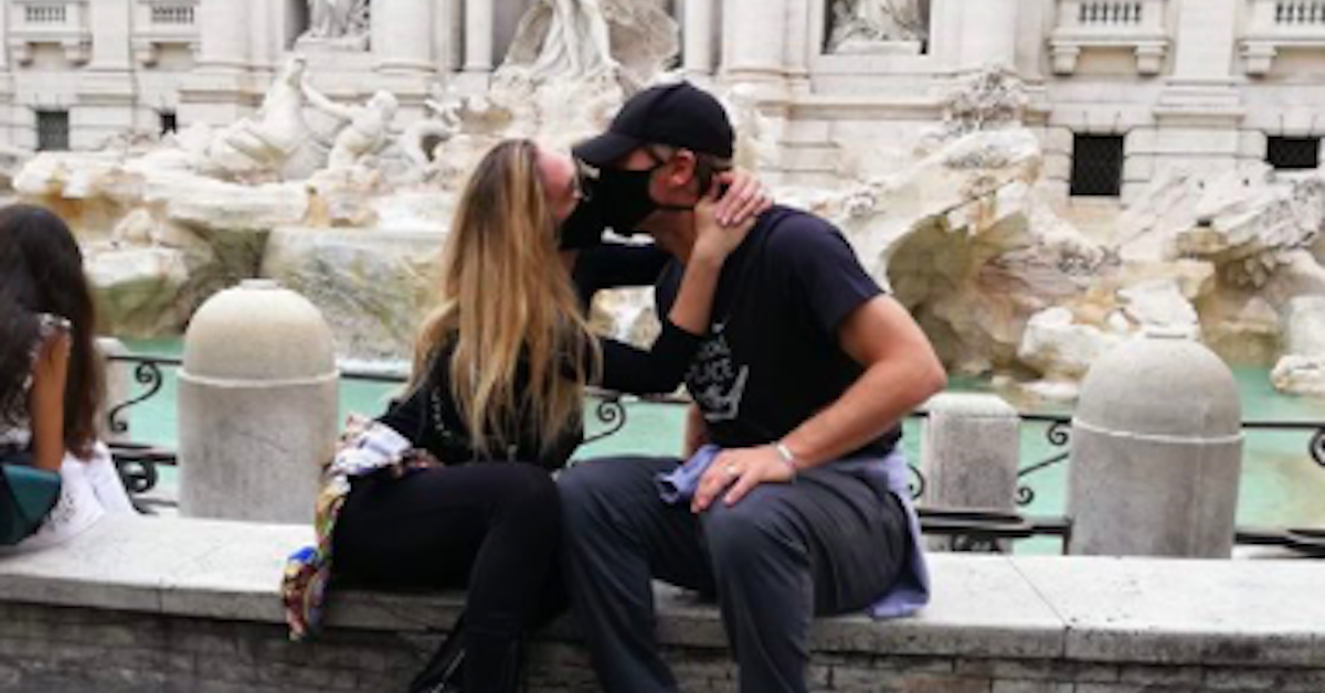 Ilary Blasi e Francesco Totti in giro per Roma: il look griffato della conduttrice