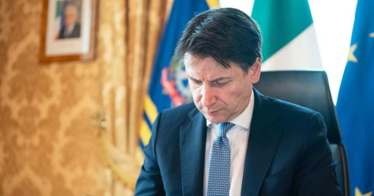 Giuseppe Conte si scusa, sul suo profilo Facebook, con i lavoratori e per il ritardo dei pagamenti degli aiuti