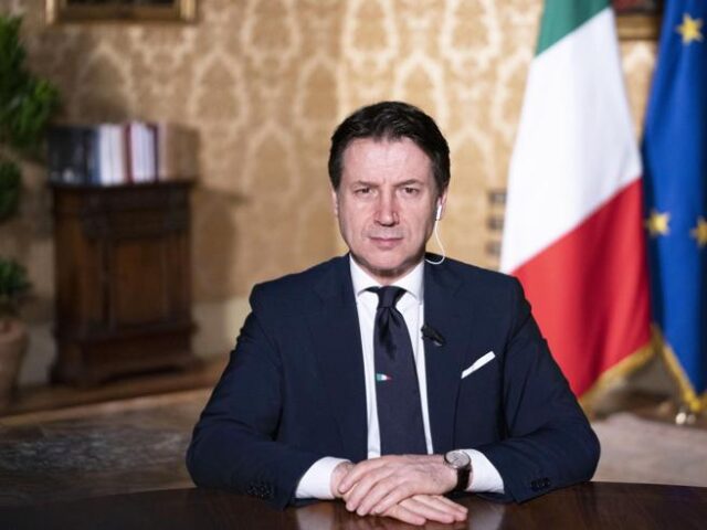 Ritardo pagamenti, le scuse di Giuseppe Conte