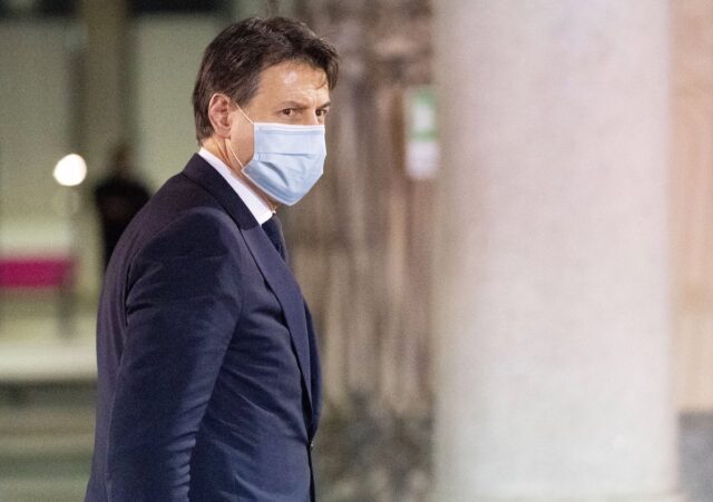 Riapertura attività: Giuseppe conte soddisfatto degli italiani