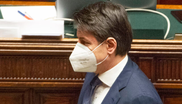 Riapertura attività: Giuseppe conte soddisfatto degli italiani