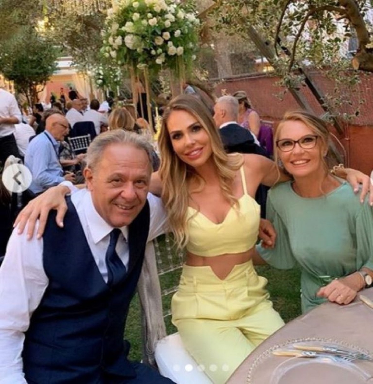 Ilary Blasi con i suoi genitori