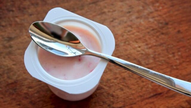 Buttare il liquido che si forma sulla superficie dello yogurt è un grave errore