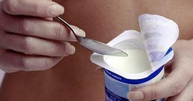 Buttare il liquido che si forma sulla superficie dello yogurt è un grave errore