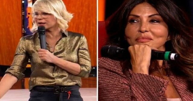 Il regalo del corno a maria De Filippi da Sabrina Ferilli