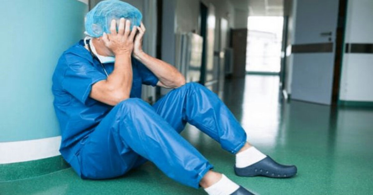 Giovane medico cacciato dal suo edificio