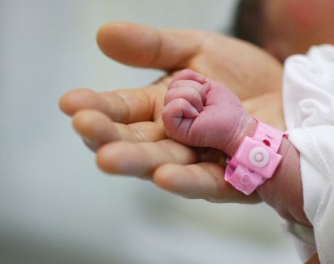 Barletta, neonata nata per strada 