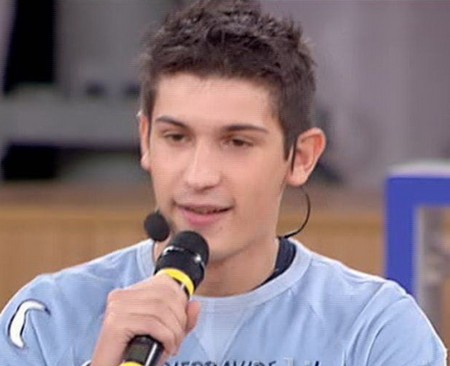 pierdavide carone canta ad amici