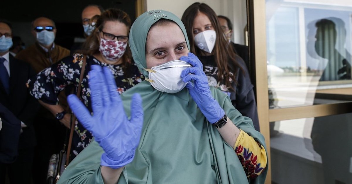 Silvia Romano è incinta? La sospetta mano sulla pancia
