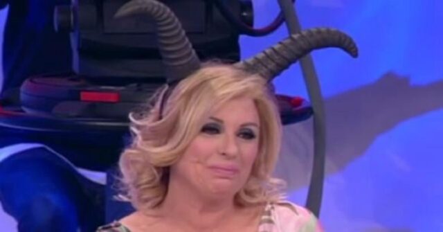 Tina Cipollari: "Le corna stanno bene anche alla De Lellis"