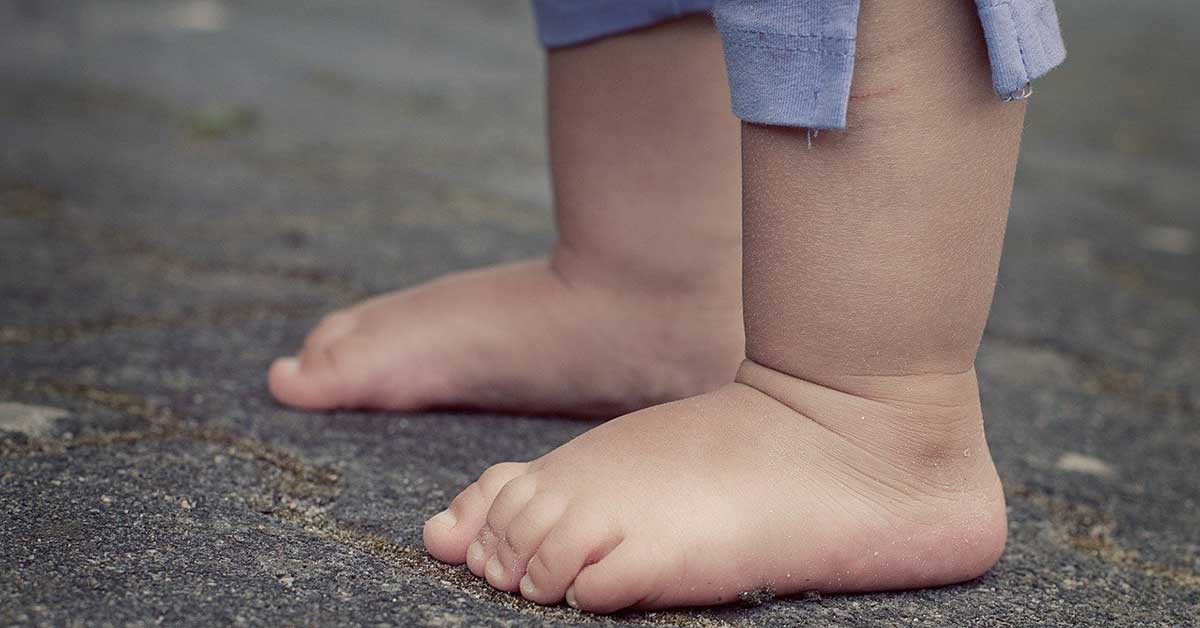 Torre Annunziata, poliziotto salva bambino di 2 anni dal soffocamento