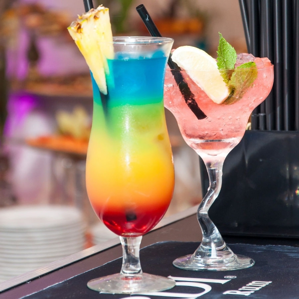 Rainbow cocktail, come fare il drink del mese del Pride