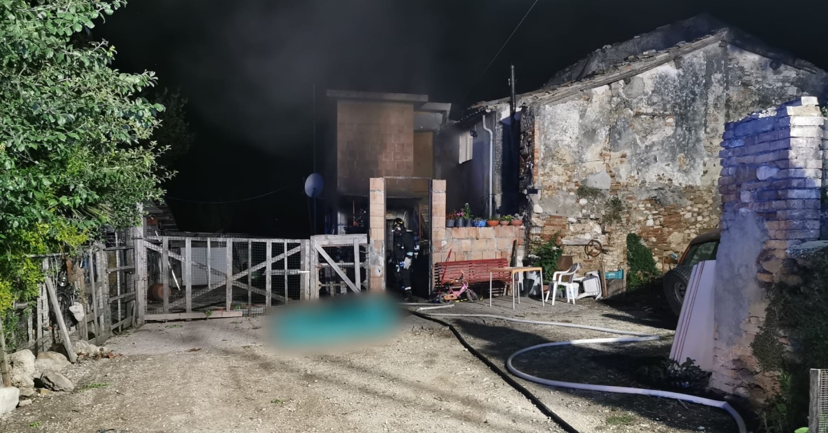 Civitella del Tronto, appiccato incendio: padre morto, intossicati moglie e 4 figli