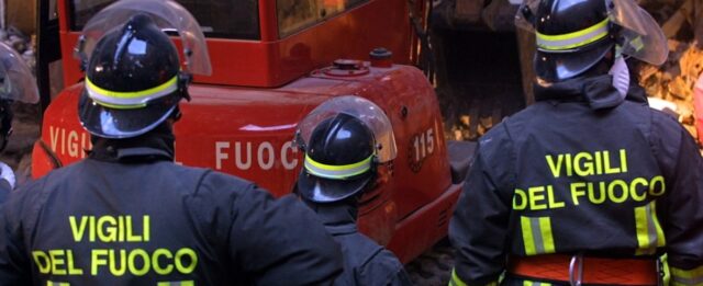 Roma vigili del fuoco salvano 10 cani