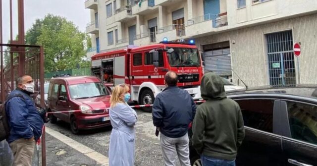 Torino incindio condominio mamma si getta dal balcone con la figlia