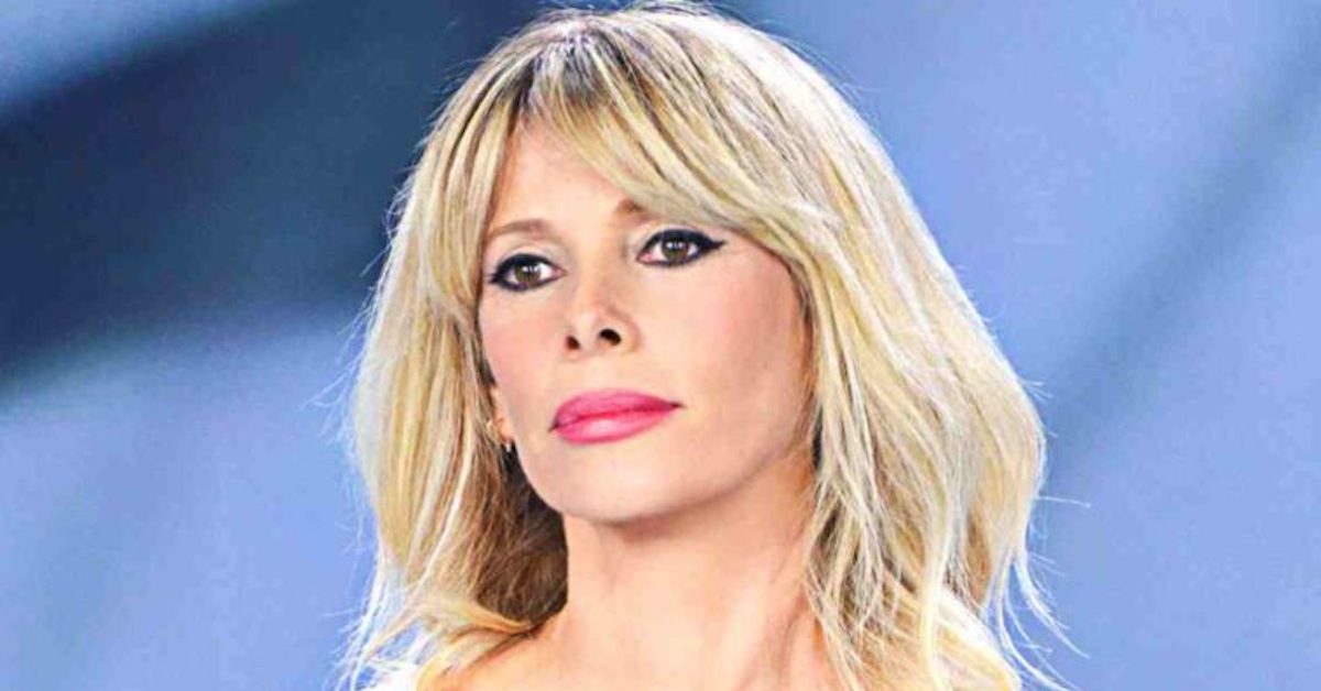 Piccolo incidente per Alessia Marcuzzi: inciampa e si fa male alla caviglia