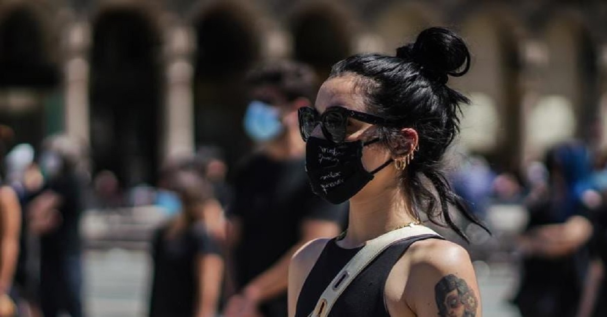 Flash mob piazza Duomo; la protesta degli artisti