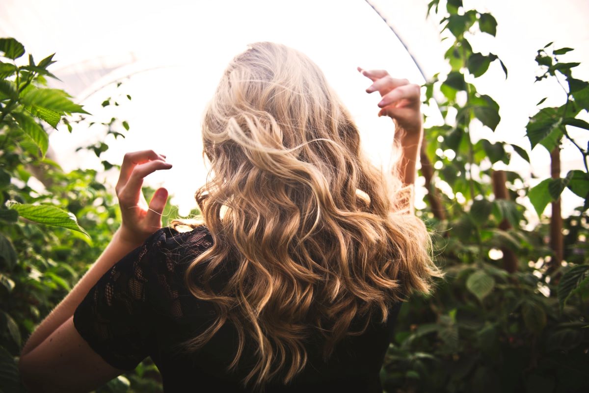 Balayage capelli: cos’è, come si realizza e a chi sta bene