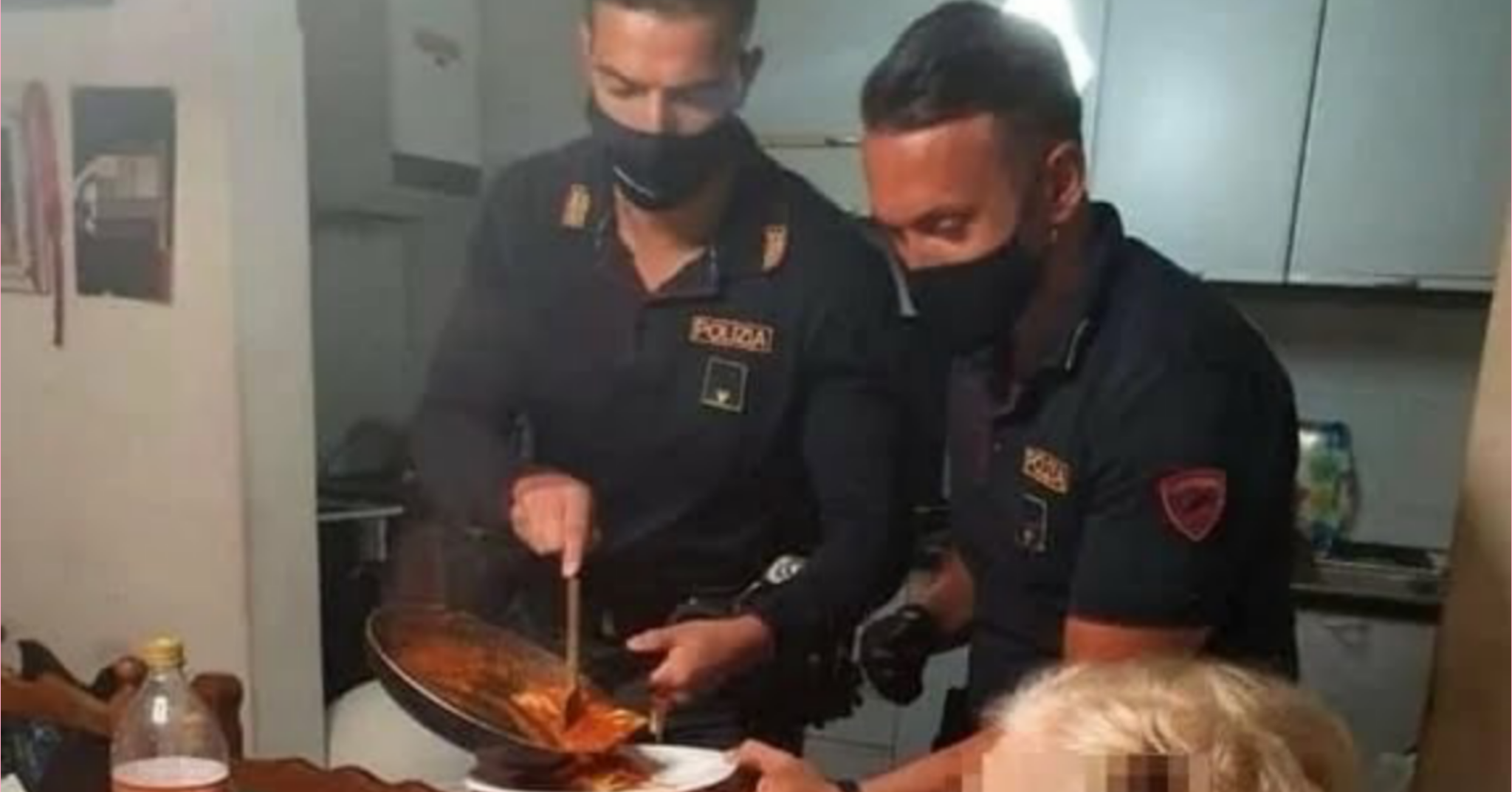 Firenze, donna anziana chiama il 113: “Ho fame”