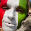 Michelle Hunziker bandiera italiana viso