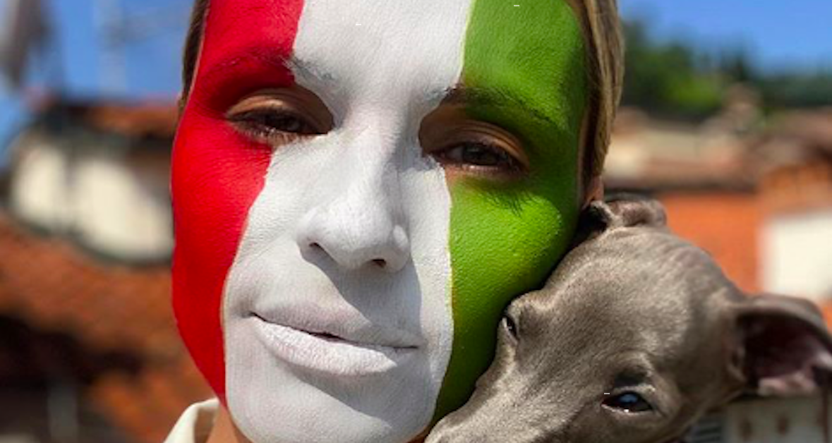 Michelle Hunziker e la bandiera italiana: la dedica su Instagram per il 2 giugno