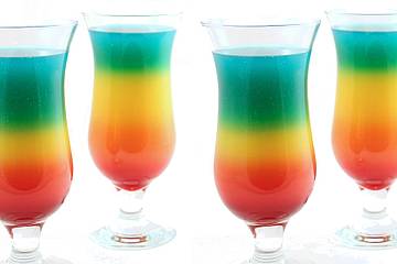 Rainbow cocktail: come fare il drink perfetto per il mese del Pride