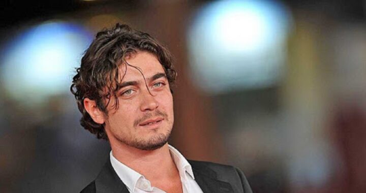 Chi E Angharad Wood La Compagna Di Riccardo Scamarcio Bigodino