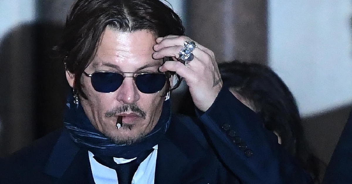 Johnny Depp si difende dall'ex moglie e accusa: "Ha defecato nel letto"