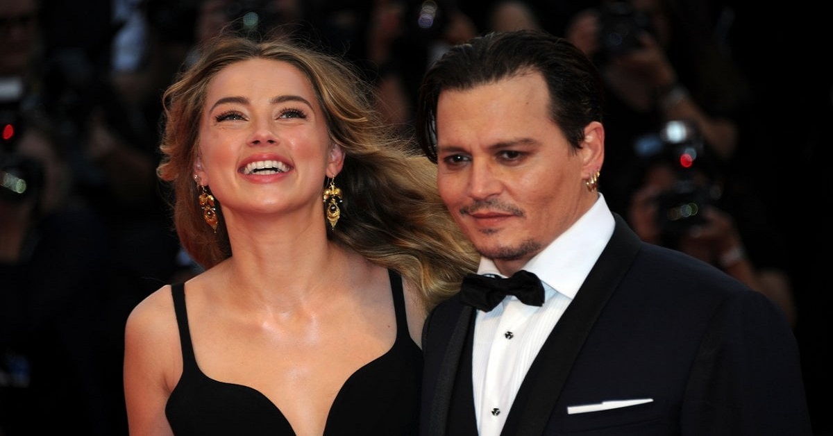 Johnny Depp si difende dall'ex moglie e accusa: "Ha defecato nel letto"