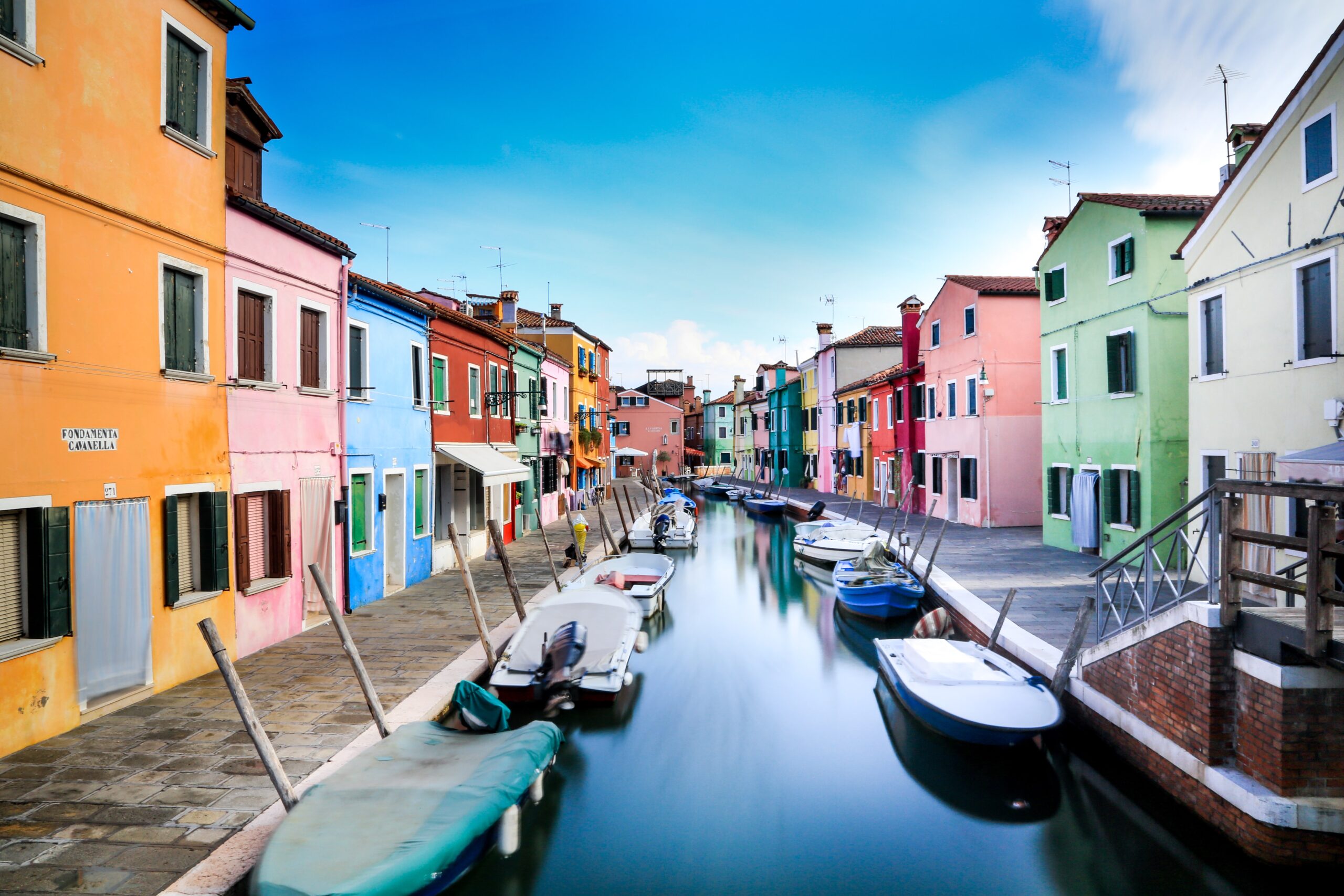 Cromie e bellezza, questa è la coloratissima Isola di Burano