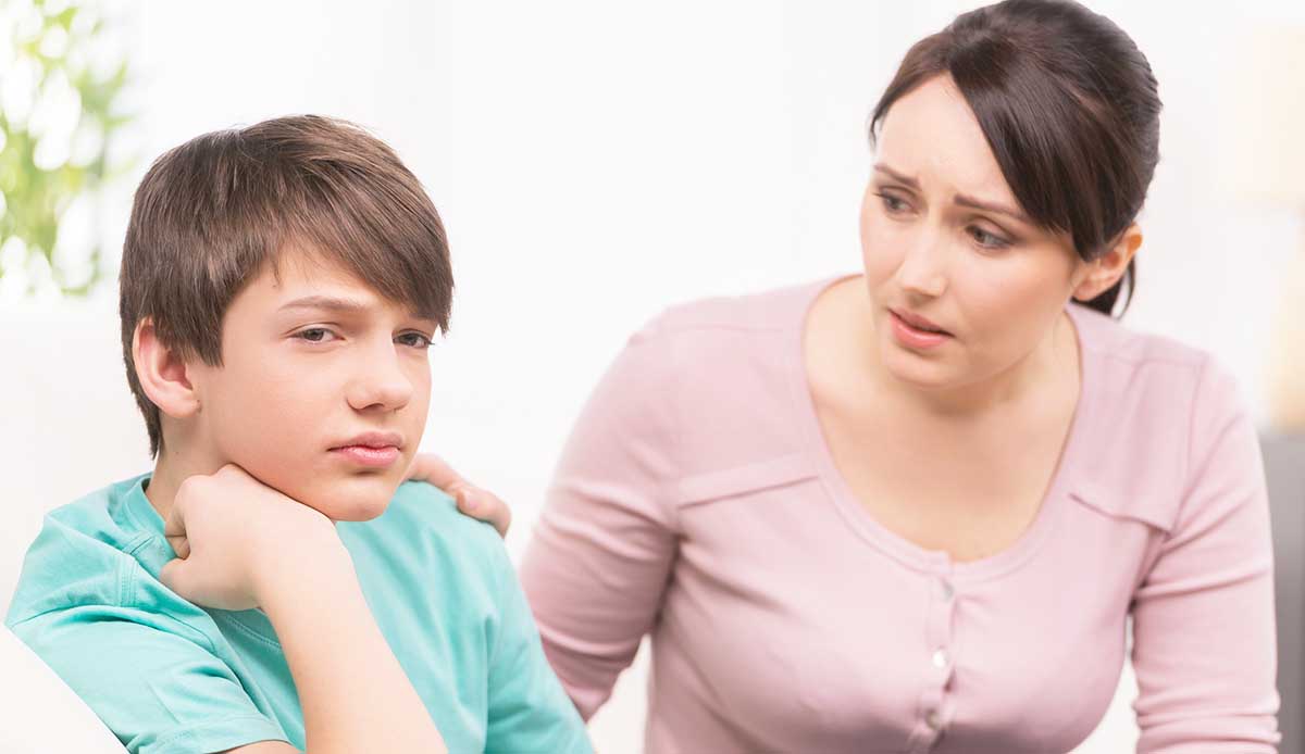 Sai come parlare a tuo figlio adolescente? Te lo spieghiamo noi