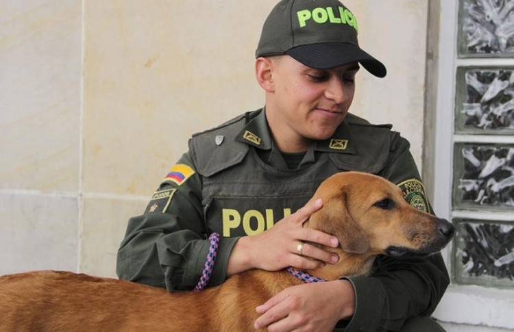 Il poliziotto Jonny Cabuya González