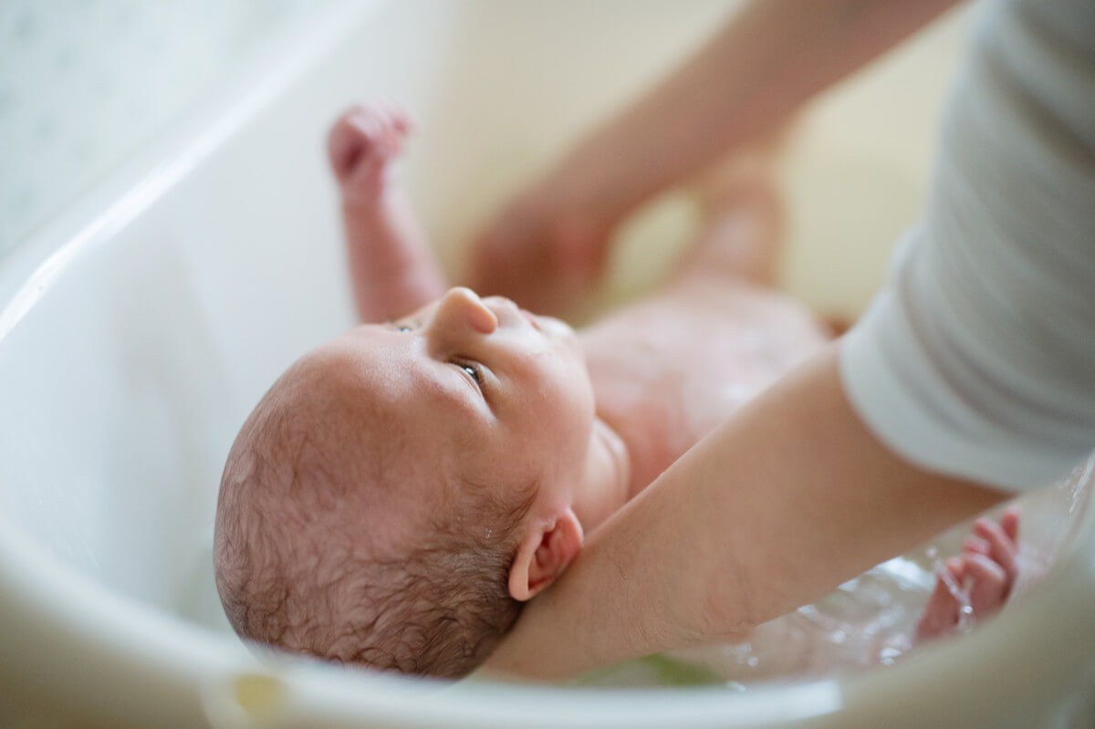 pordenone neonata beve acqua e sapone