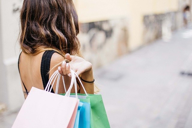 Fare shopping con i saldi