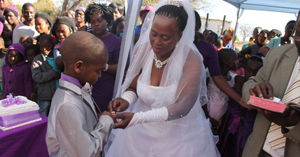 Saneie Masilela, un bambino di 9 anni sposa una donna di 62 anni per la seconda volta
