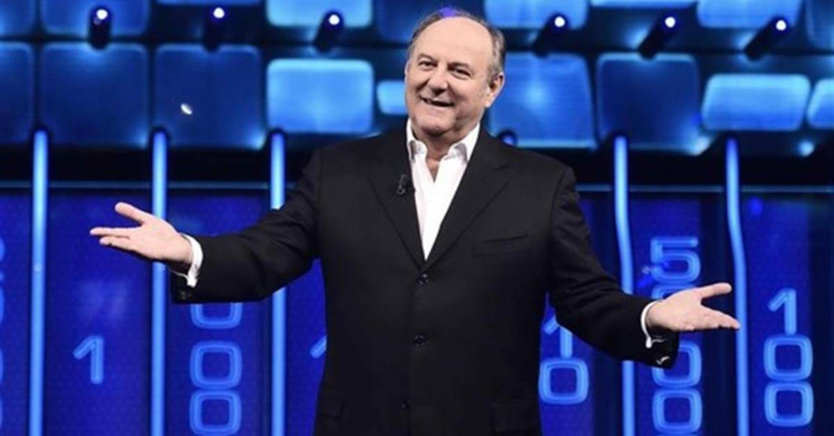 Tu si que vales, Gerry Scotti con la gamba ingessata: il video nelle stories di Belen Rodriguez