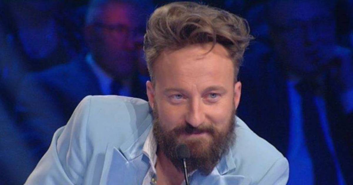 Disavventura per Francesco Facchinetti: il cantante è stato aggredito verbalmente in strada