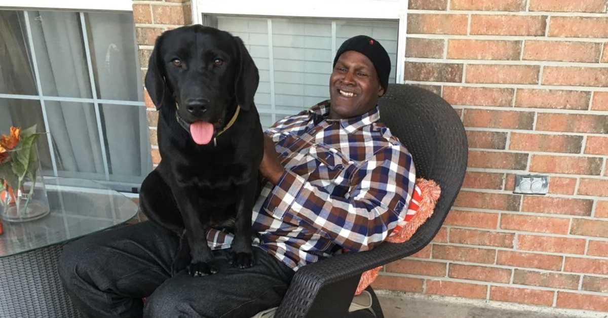 Malcolm Alexander, scagionato dopo l’ingiusta condanna: porta a casa il cane allevato in prigione