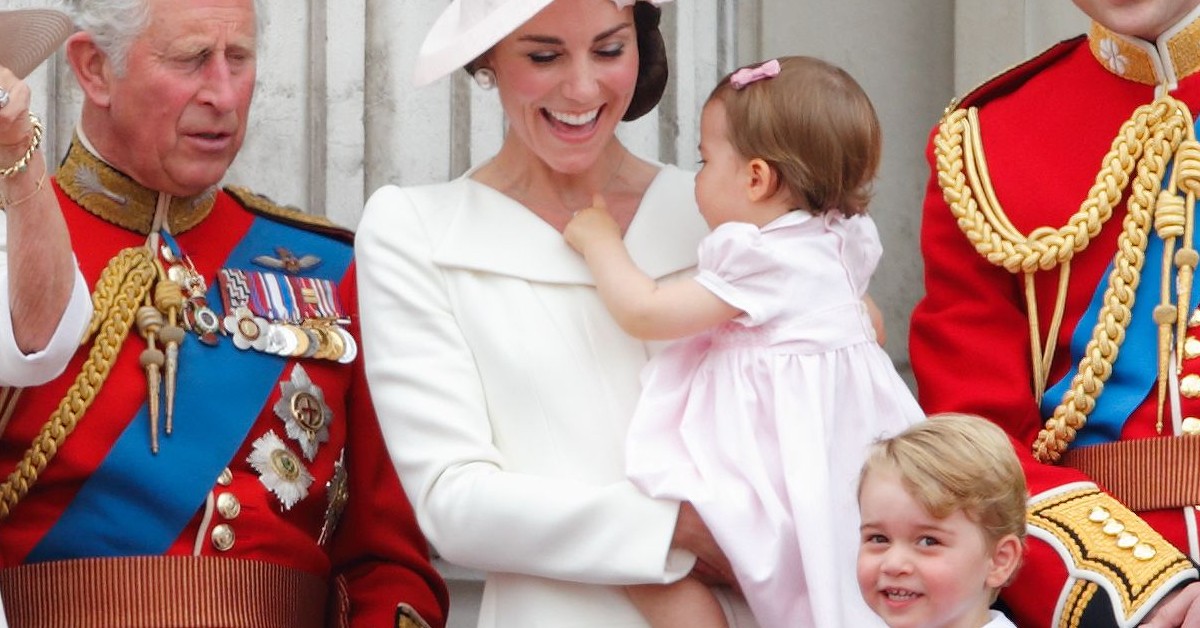 Kate Middleton, per nonno Carlo c’è una bella differenza tra il Principe George e Charlotte
