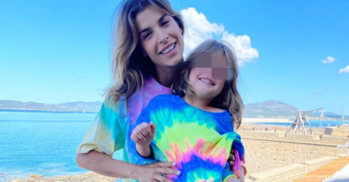 Elisabetta Canalis e il look estivo sfoggiato insieme a sua figlia Skyler Eva