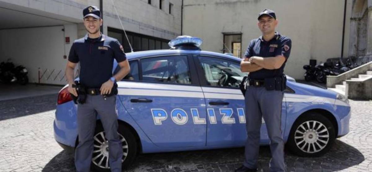 agenti della polizia di stato