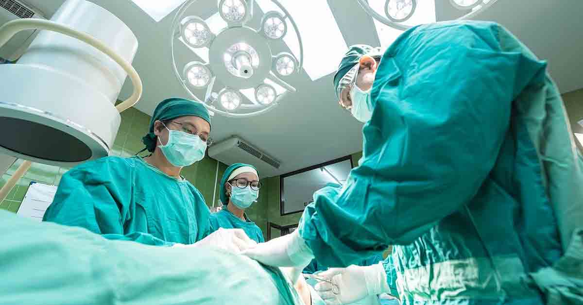 Bambina con convulsioni: un amo era incastrato nella gola