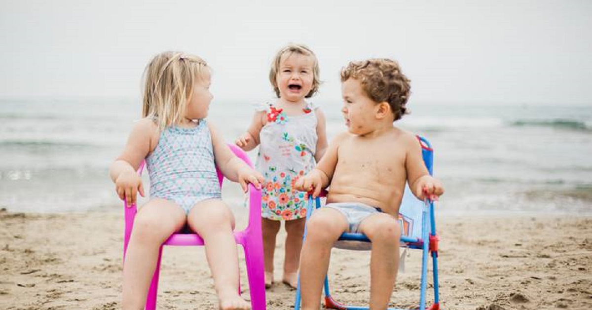 Bambini in spiaggia, trucchi e regole per far sì che si comportino al meglio