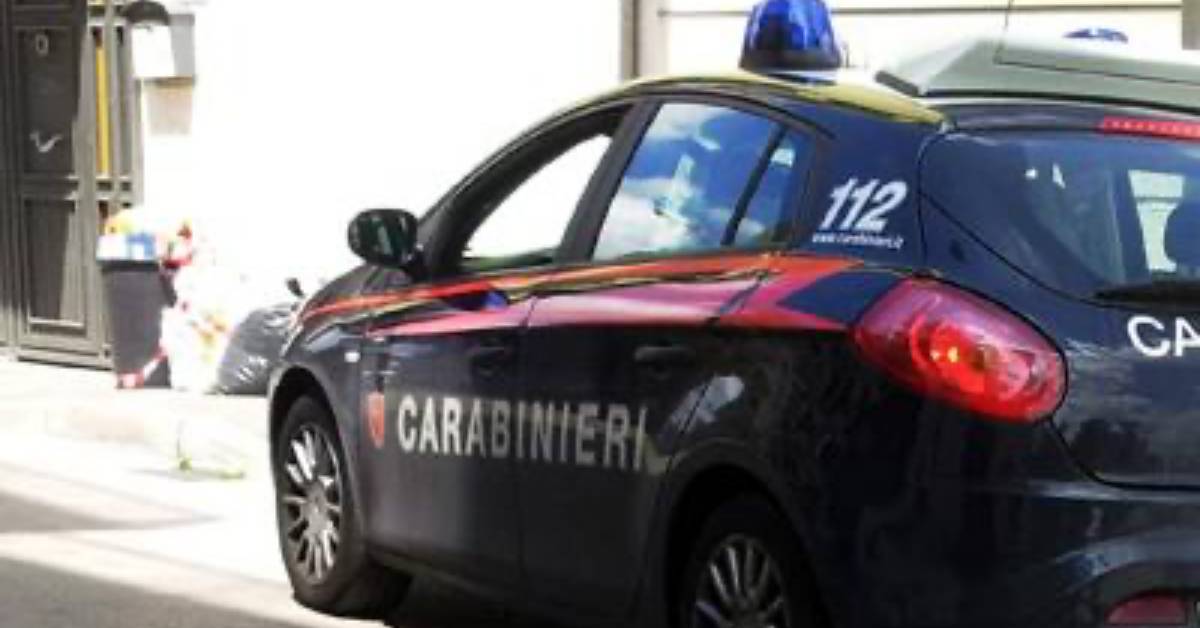 macchina carabinieri