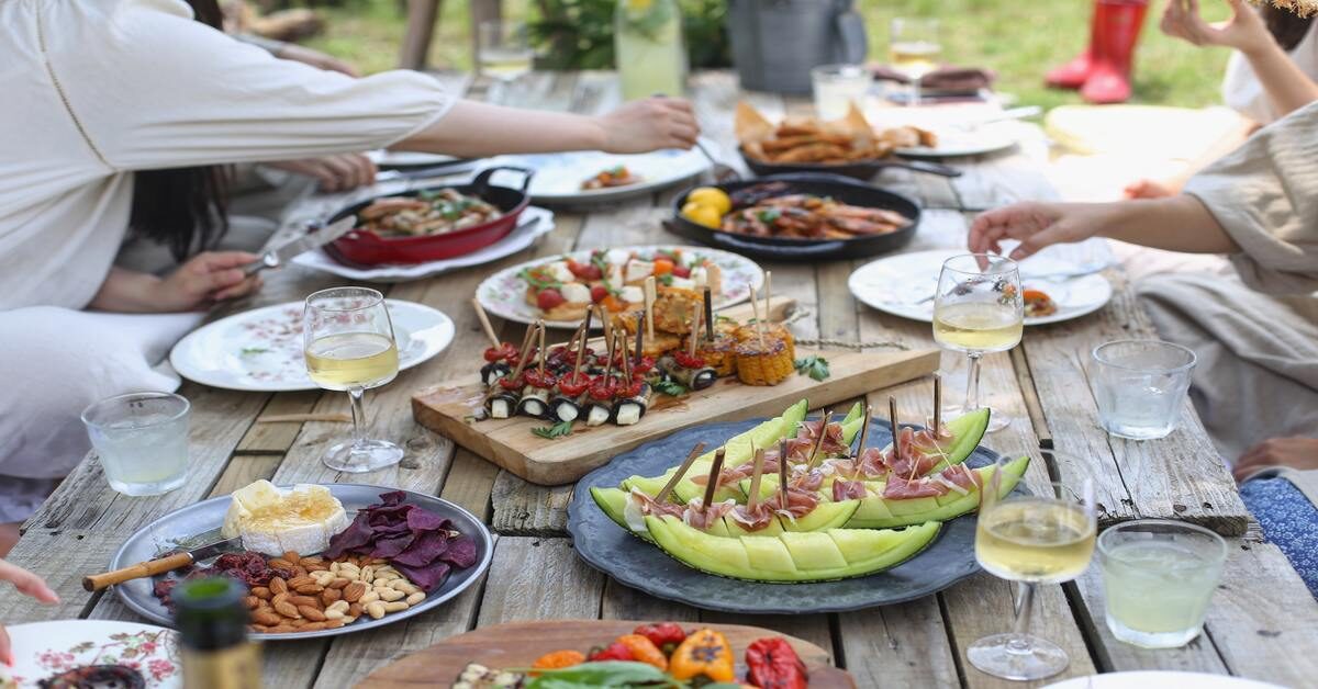 Cena estiva con gli amici piatti e dritte per stupire con semplicità